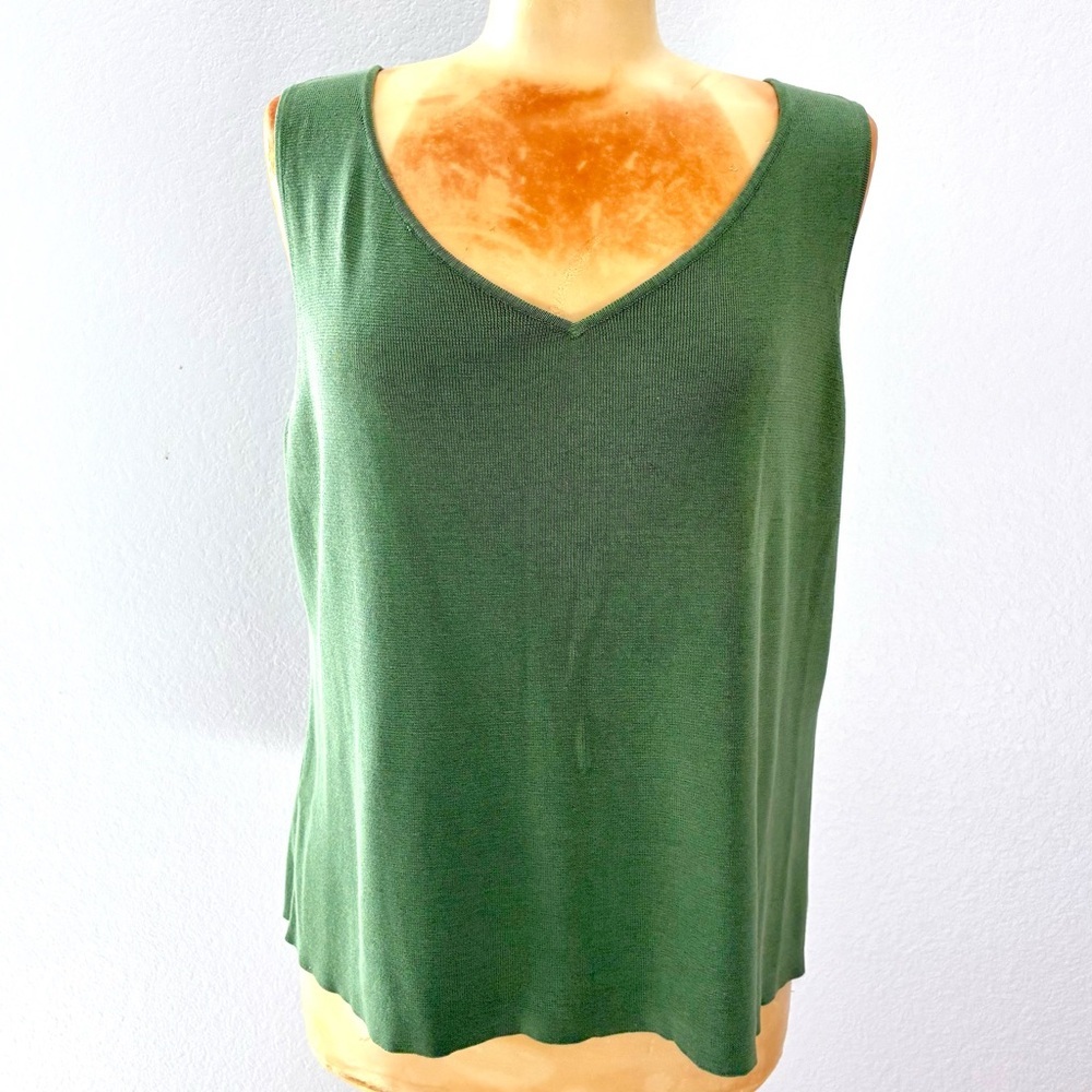 Preowned Ann Taylor knit sleeveless blouse size xxl
